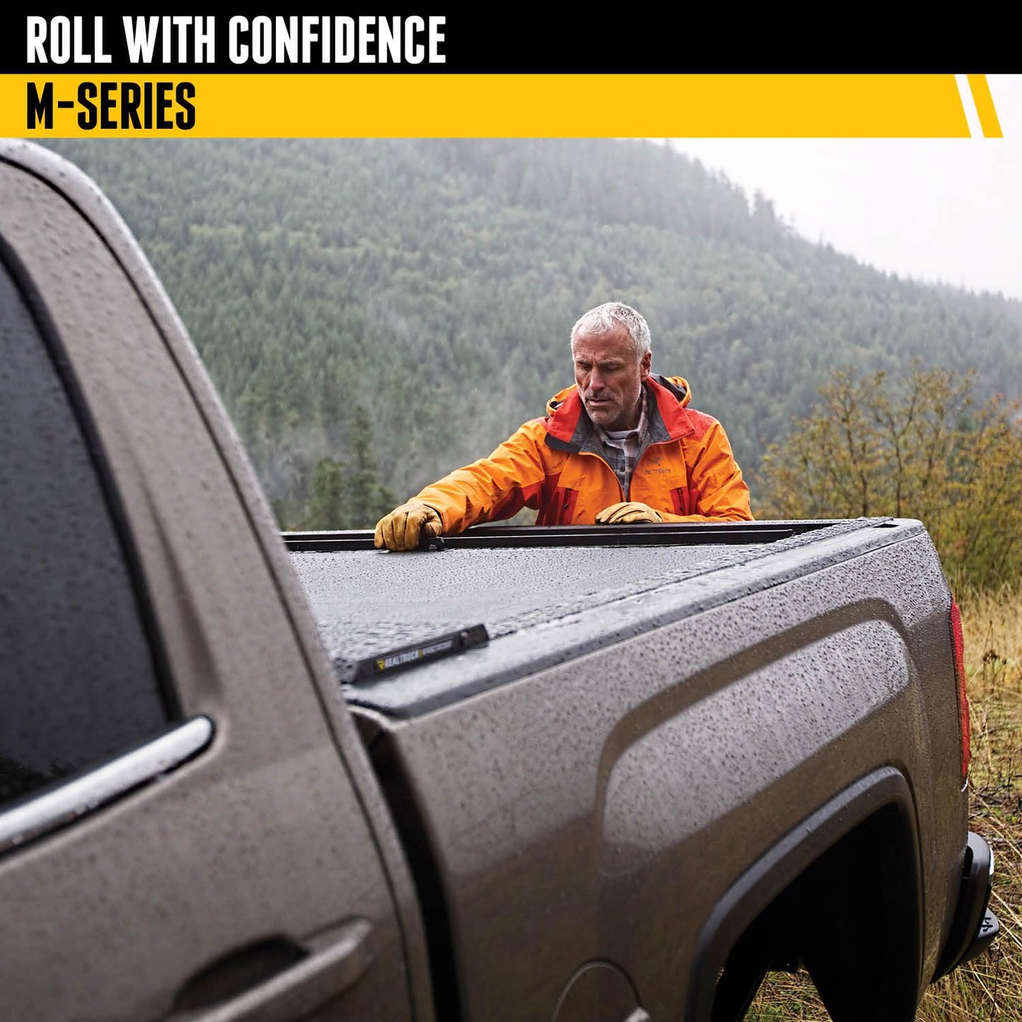 RealTruck Roll-N-Lock M-Series Retractable Truck Bed Tonneau Cover | LG495M | Fits 2020-2024 Jeep Gladiator w/Trail Rail System 5' Bed (60")