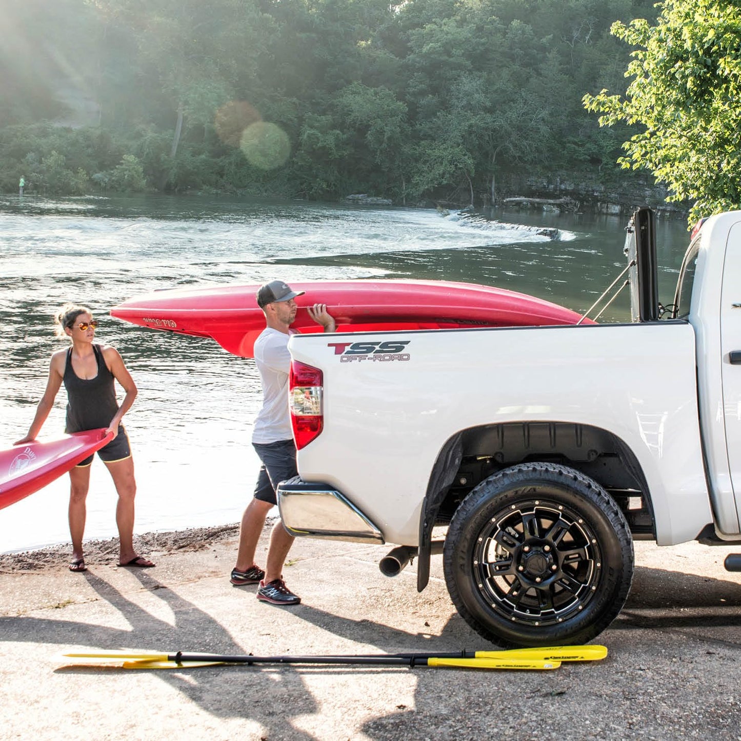 UnderCover Flex Hard Folding Truck Bed Tonneau Cover | FX11002 | Fits 2015 - 2022 Chevy/GMC Colorado/Canyon 5' 3" Bed (62.7")